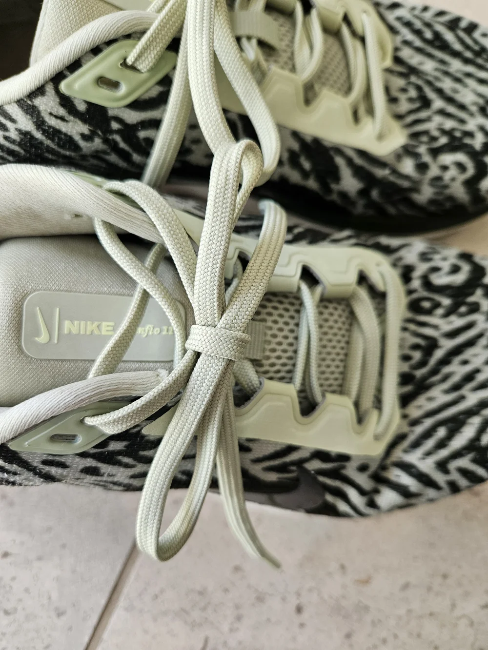 NIKE 